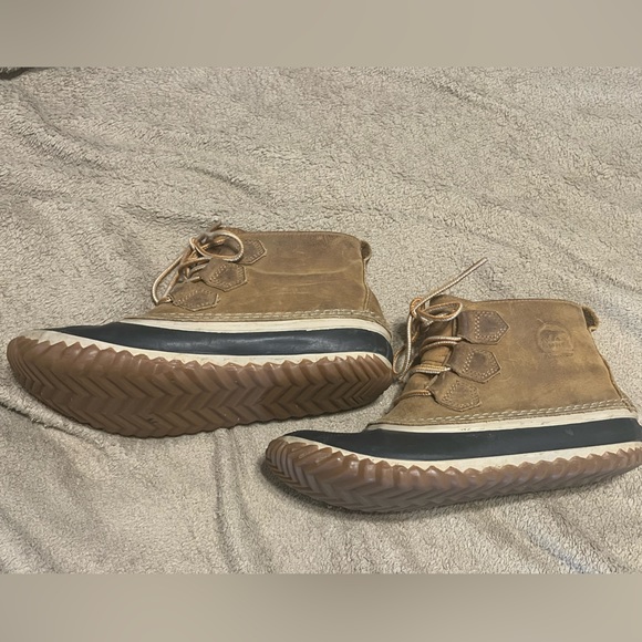 Sorel Women’s Out N About Waterproof Leather Boots - Picture 2 of 14